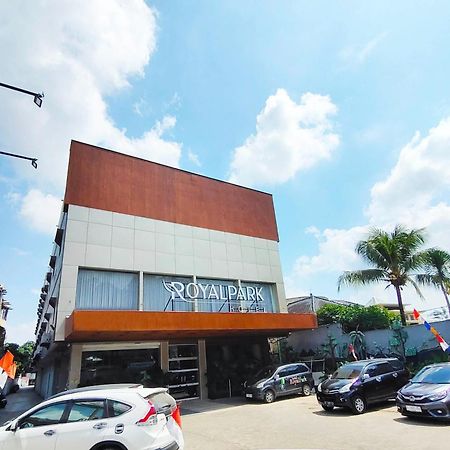 Capital O 949 Royal Park Hotel Samarinda Exterior foto