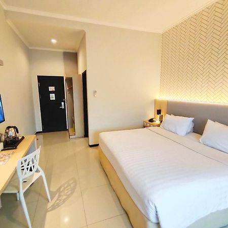 Capital O 949 Royal Park Hotel Samarinda Exterior foto
