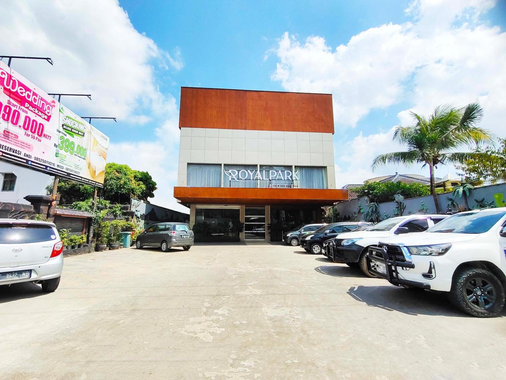 Capital O 949 Royal Park Hotel Samarinda Exterior foto