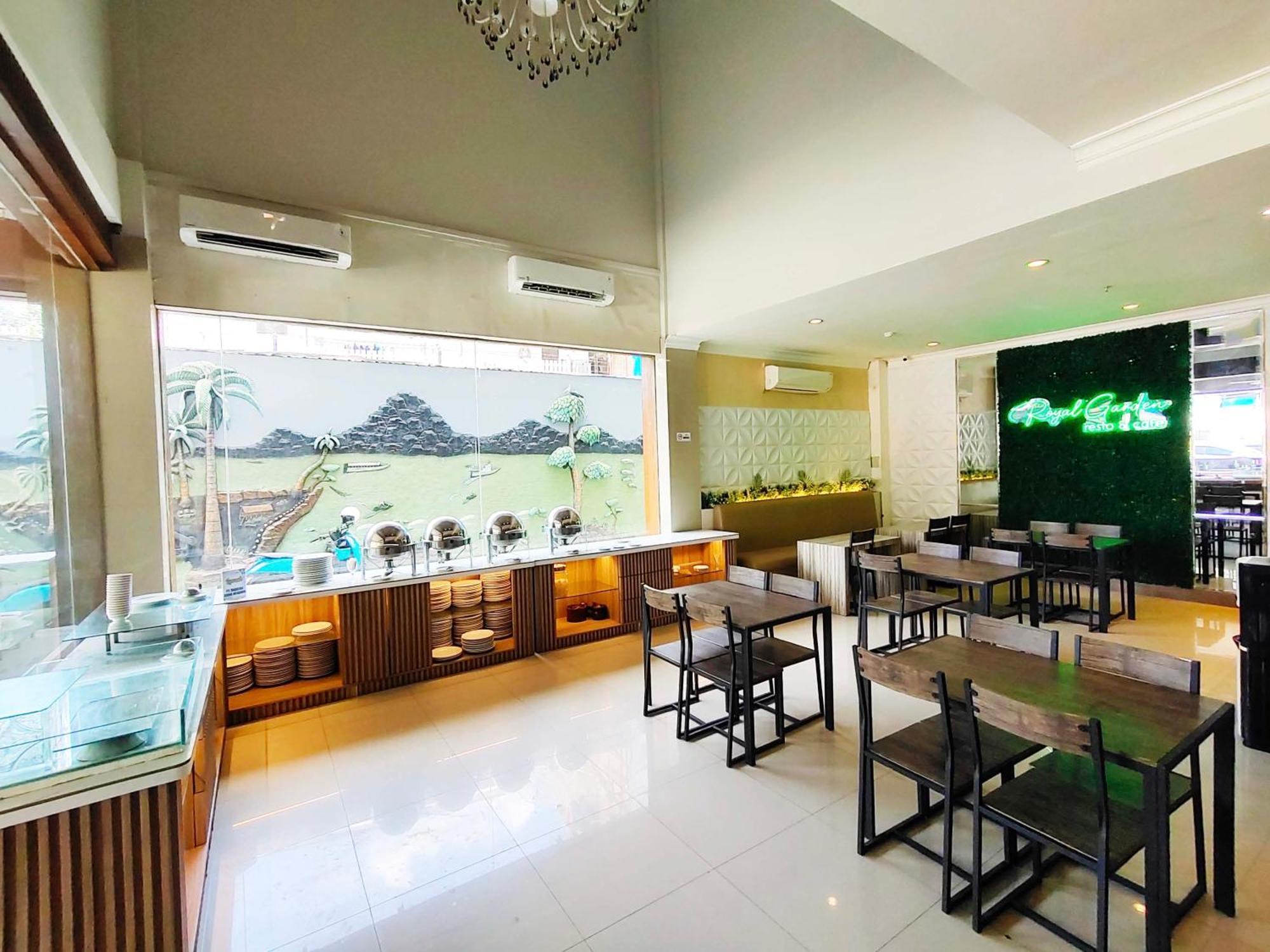 Capital O 949 Royal Park Hotel Samarinda Exterior foto